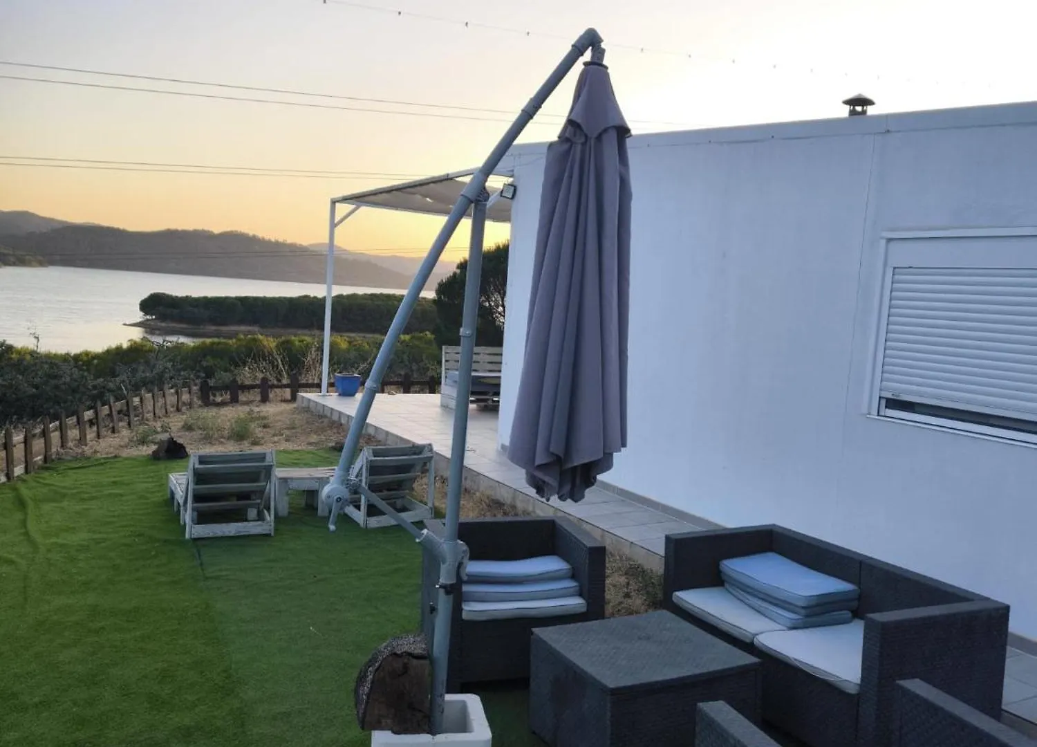Casa en el lago.unmillondeestrellas Villaharta España