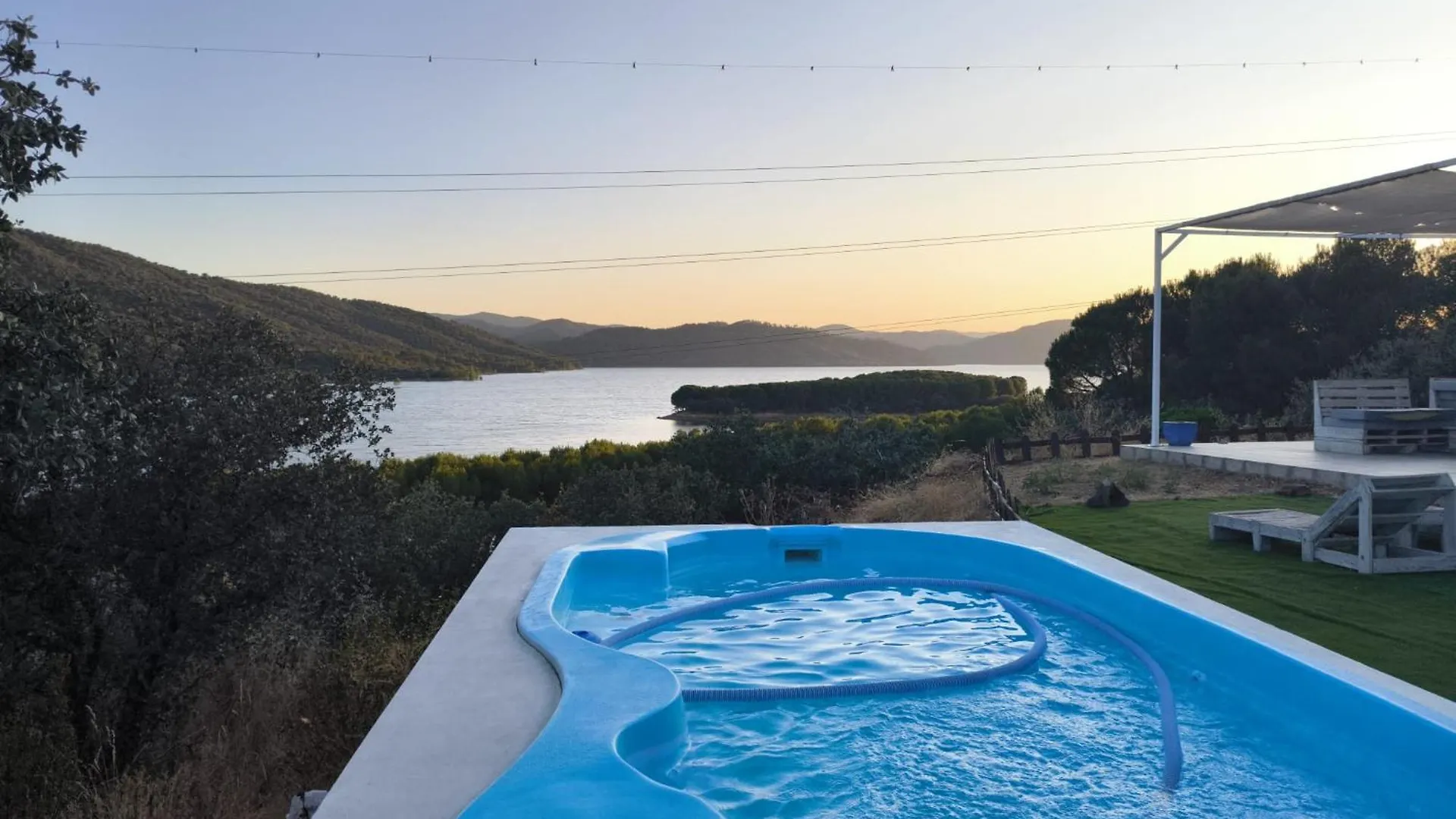 Casa en el lago.unmillondeestrellas Villaharta